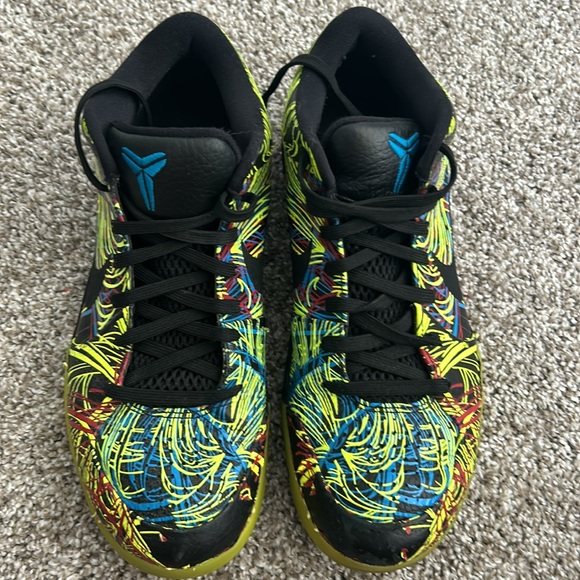 Kobe Proto Wizenard - Size 9 and a half. - Picture 4 of 5